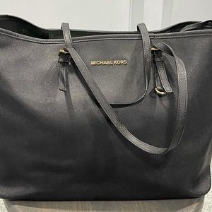 MICHAEL KORS LARGE BLACK TOTE W/ DOUBLE HANDLES